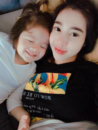 Bình thường đã đẹp rồi, vì sao Elly Trần và 3 bà mẹ đơn thân này vẫn đi... sửa mặt?
