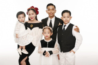 Chị đẹp Vbiz lấy “hồng hài nhi” kém 12 tuổi: Ra đường váy áo quyến rũ dù sinh ào ào 3 con, lúc về nhà lại hoàn toàn trái ngược