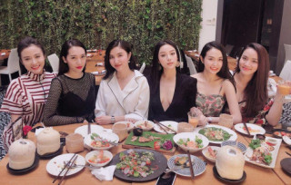 Cứ đi cạnh, Hội bạn thân “giống nhau như giọt nước” của Huyền Baby lại khiến dân tình bấn loạn