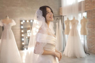 Không son phấn cầu kì, nước da sáng mịn đủ khiến cô dâu mới Nhã Phương đẹp rụng rời