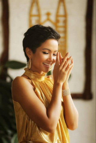 Không tóc ngắn, chẳng tóc dài, H‘Hen Nie khiến fan “đứng ngồi không yên” với mái tóc mới này