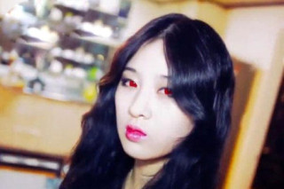 Kinh hãi với hotgirl Hàn Quốc thích... tắm máu tươi, ăn thịt sống y hệt ma cà rồng