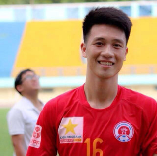 Lộ diện nhan sắc vạn người mê của bạn gái cầu thủ Huy Hùng: Mặt đẹp, body bốc lửa và…