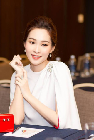Mặc đàn em chăm chỉ khoe ngực khoe mông, HH Thu Thảo thừa sức “đốt mắt” fan vì điều này