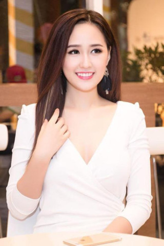 Sau bao nhiêu năm, bây giờ mới biết lý do Mai Phương Thuý trung thành với kiểu tóc này