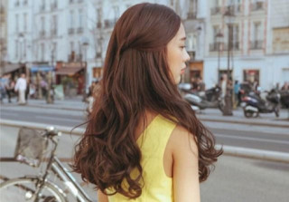 Tóc uốn chơi Tết nhưng rối nùi không vào nếp, làm ngay cách này vừa dễ vừa đẹp chuẩn salon