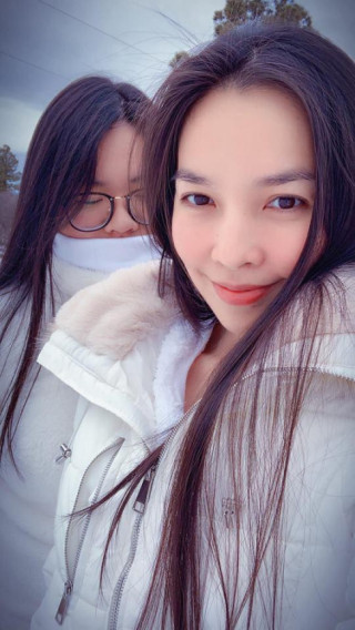 18 năm làm mẹ đơn thân, nữ ca sĩ này vẫn tươi trẻ khoe ảnh nude gây sốt dân mạng