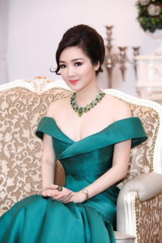 Bí quyết nào giúp loạt Hoa hậu tuổi U50 vẫn xinh đẹp gợi cảm bậc nhất showbiz