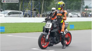Cực sốc khi biết KTM 990 Duke R 2025 mạnh hơn phản tiêu chuẩn đến 5 mã lực