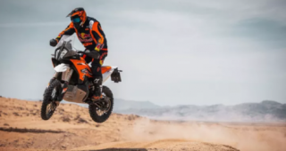 Cực sốc KTM 890 Adventure R Rally 2024 bị mua sạch sau khi được chào bán