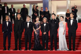 Dương Mịch đẹp như tiên tử tại Cannes, lộ nhan sắc thật qua ảnh cam thường khiến CĐM sửng sốt