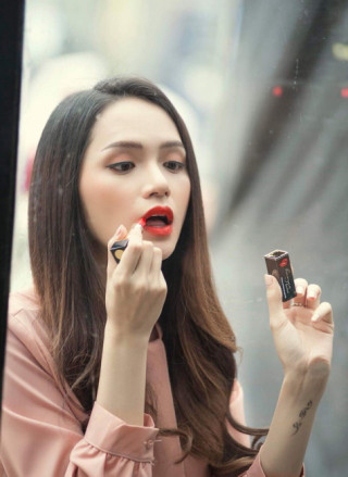 Giải mã cây son Hương Giang Idol sử dụng trong MV mới của Havyco Lipstick