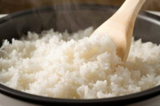 “Hô biến” cơm nguội ngon như cơm nóng sốt chỉ bằng mẹo nhỏ này