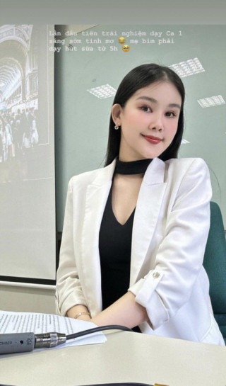 Hoa hậu Việt vất vả chăm con trước khi đi dạy mỗi sáng, nhan sắc tươi như hoa nhờ hai nguyên tắc
