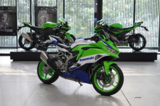 Kawasaki Ninja ZX-25RR 2024 phiên bản kỷ niệm 40 năm đã ra mắt rồi nè AE ơi!