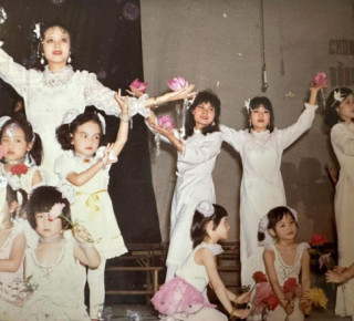 Khoe ảnh thời bé, Phạm Quỳnh Anh tiết lộ 3 con gái hưởng một điểm nhan sắc bao người ước nhưng không được