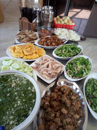 Không đâu như Thanh Hóa, cơm văn phòng đều là buffet ai thấy cũng chết thèm