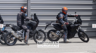 KTM 990 Adventure mới sẽ có kiểu dáng tương tự một chiếc xe đua Rally
