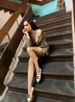 Lộ ngực 95 cm lấp ló sau lớp áo trễ nải, ai ngờ Mai Phương Thúy muốn khoe thứ này