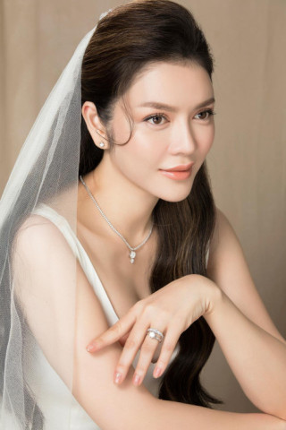 Lý Nhã Kỳ bất ngờ tung ảnh cô dâu đẹp như tiên nữ mùa xuân