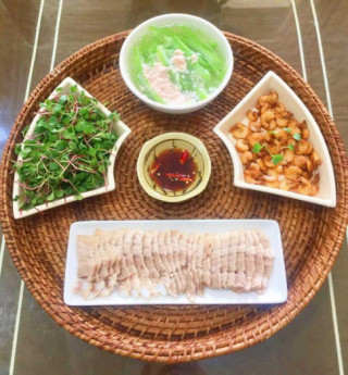 Mẹ đảm cứ vào bếp là phải nấu ngon, dọn lên mâm phải đẹp khiến chồng con thích mê