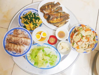 Ngày nào cũng nấu cho 6 người ăn, vợ trẻ vẫn chiều lòng sở thích của từng người