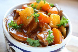Những cách nấu thịt bò sốt vang ngon, mềm thơm đậm đà ăn mùa nào cũng thích