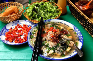 Những quán bún ốc ăn giòn giòn đã miệng lại “giải nhiệt” ngày nắng nóng điên đảo ở Hà Nội