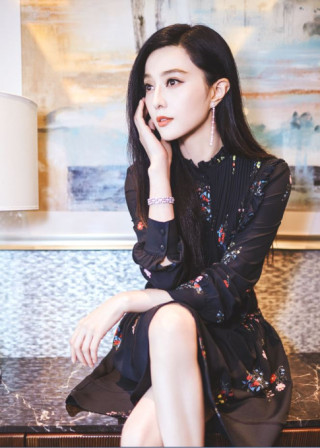 Phạm Băng Băng một năm đắp 700 chiếc mặt nạ, nhưng hàng ngày chỉ toàn mặc váy giá rẻ