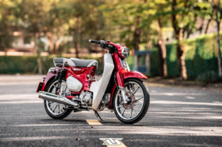 Siêu Cub 125 chứng tỏ đẳng cấp bằng biển số tứ quý cực đẹp