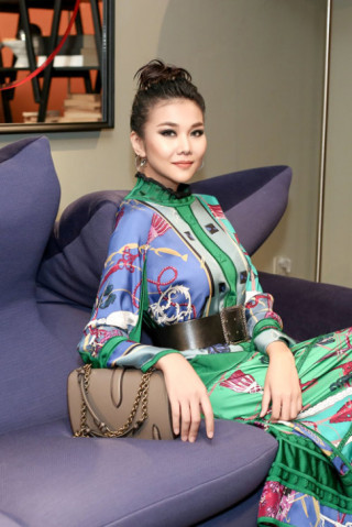 Siêu mẫu Thanh Hằng sẽ “công phá” hàng ghế đầu của Milan Fashion Week 2018