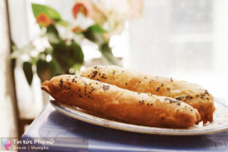 “Sốt xình xịch” bánh chuối 10 nghìn đồng vừa to vừa dài, phải xếp hàng lấy số mới mua nổi