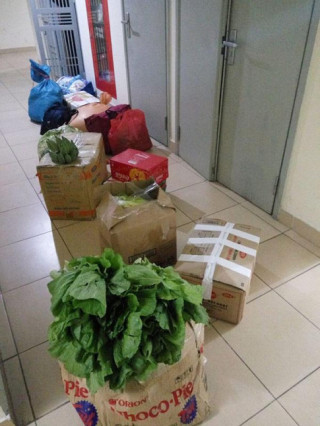 Trở về thành phố sau Tết, dân mạng Việt hớn hở khoe “núi thực phẩm” được bố mẹ gửi theo