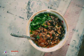 Trời lạnh, đi ăn ngay bánh đúc nóng 15 nghìn ở Trung Tự ngon từ bột đến tận cháy