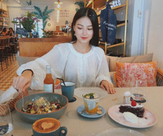 Trước đăng quang HH Trái đất, Phương Khánh dành cả tuổi thanh xuân để ăn sang chảnh thế này
