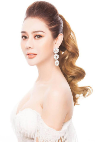 Vừa chiếm sóng mạng bằng màn khoe ảnh cắt mí sưng vù, Lâm Khánh Chi lại đi bơm môi?