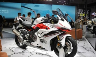 AE tin không Sportbike 4 xy-lanh hơn 660cc, giá rẻ hơn nhiều khi so Honda SH350i