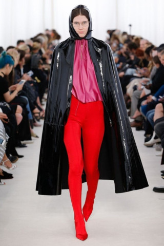 Boots liền quần Sao đồng loạt lăng xê nhưng bạn có dám thử!