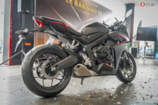 Chi tiết CBR650R 2024 vừa lên kệ với công nghệ mới E-Clutch giúp chạy xe mô tô như xe số
