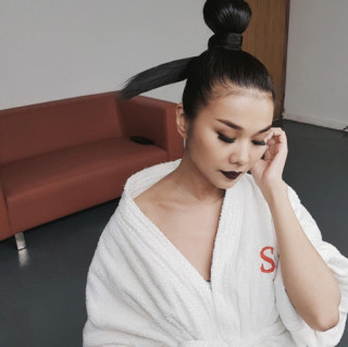 Thanh Hằng, Lan Khuê: Cặp “mẹ chồng nàng dâu” tranh nhau đánh son thâm