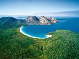 Bãi biển trăng lưỡi liềm tuyệt đẹp ở Australia