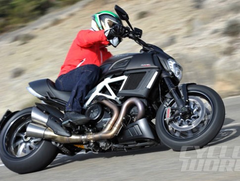 Ducati Diavel 2015 công bố giá