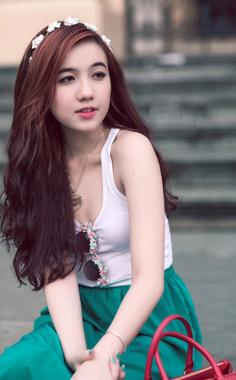 Hot girl 94 xinh đẹp và gợi cảm khiến giới trẻ bị mê muội