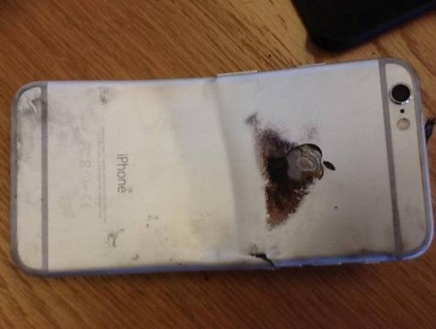 iPhone 6 bốc cháy dữ dội trong túi