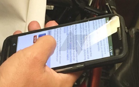 Nexus 6 lộ hình ảnh trên tay: màn hình 5.9 inches, thiết kế giống Moto X (2014)