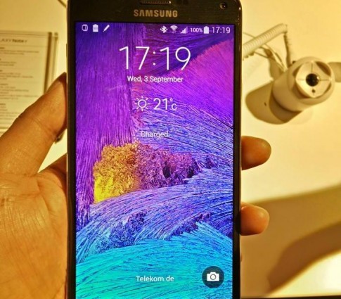 Samsung Galaxy Note 4 có thêm tính năng màn hình khóa tự động