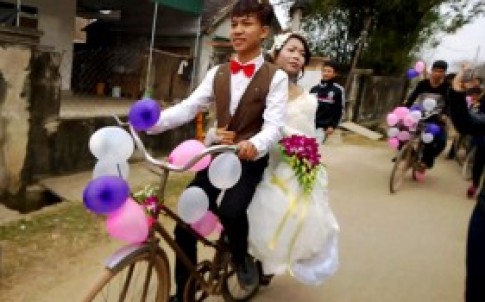 Tâm sự của chú rể rước dâu bằng xe đạp “cà tàng”
