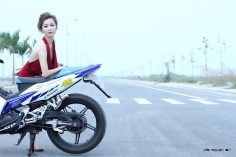 Yamaha X1R và các chân dài