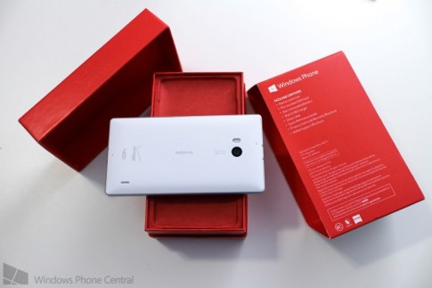 “Đập hộp” chiếc Lumia Icon nhà mạng Verizon