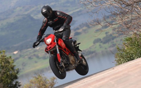 Ducati Hypermotard 1100Evo: Chú Cào Cào đường phố